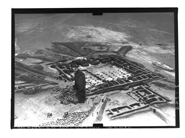 Armée Du Levant. Syrie, gouvernorat de Homs, canton d'al-Qaryatayn, Qasr el-Heir el-Gharbi, vue aérienne oblique, 1937. Institut français du Proche-Orient (Ifpo). ⟨hal-02521966⟩